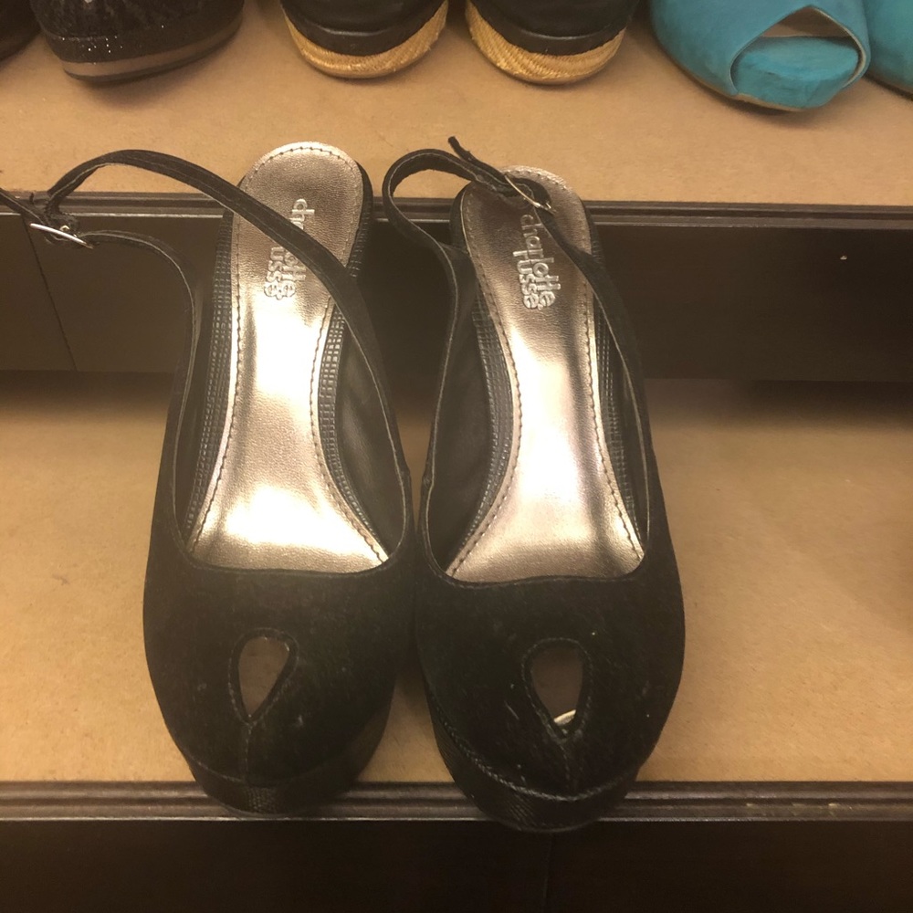 Black velvet pumps